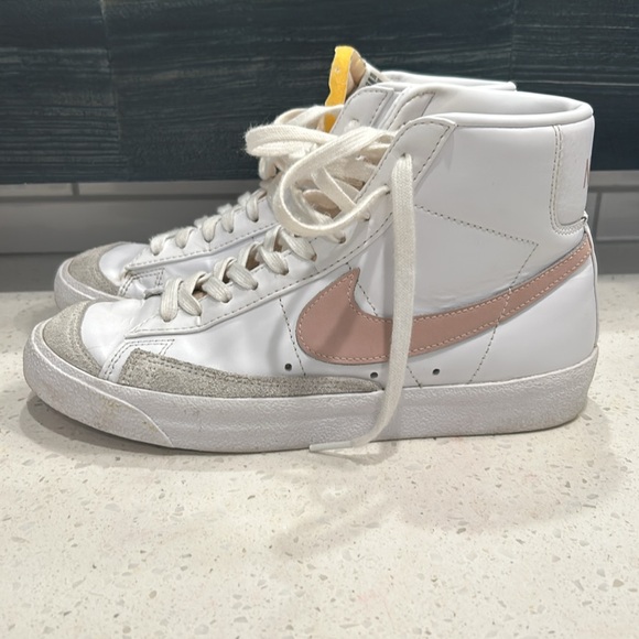 Nike Blazers - Picture 3 of 7